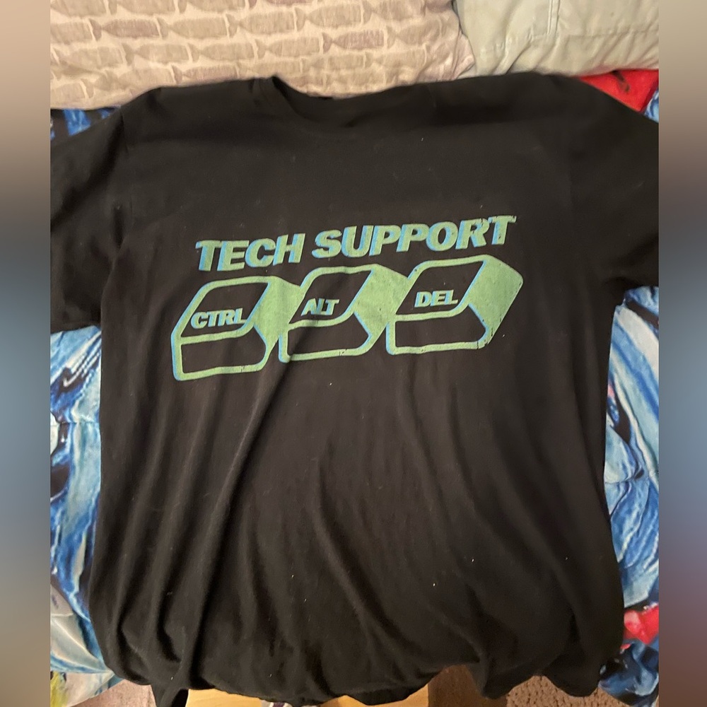 Funny sz medium tech support tee